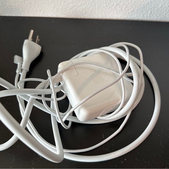 MacBook Air - Picture 7 of 8